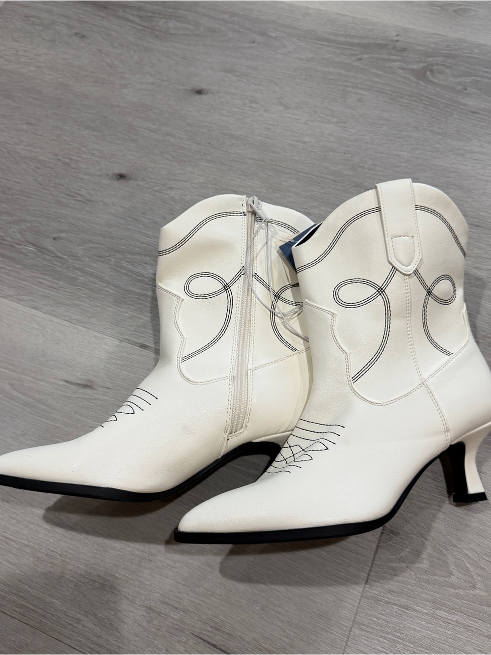 Universal Threads Women’s White Western Ankle Boots with Stitch Detail